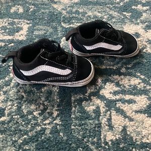 Infant Vans sneakers. Classic black and White. Infant size 4